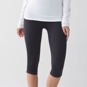 Lululemon In the flow crop leggings Sz 4